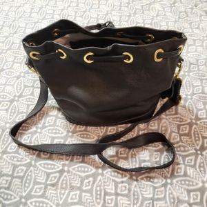 Black leather bucket bag by Roots